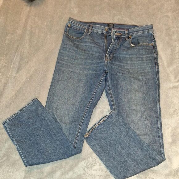 Classic J.Crew Sutton Midweight denim with a modern slim straight cut size 32x30 - Picture 1 of 7
